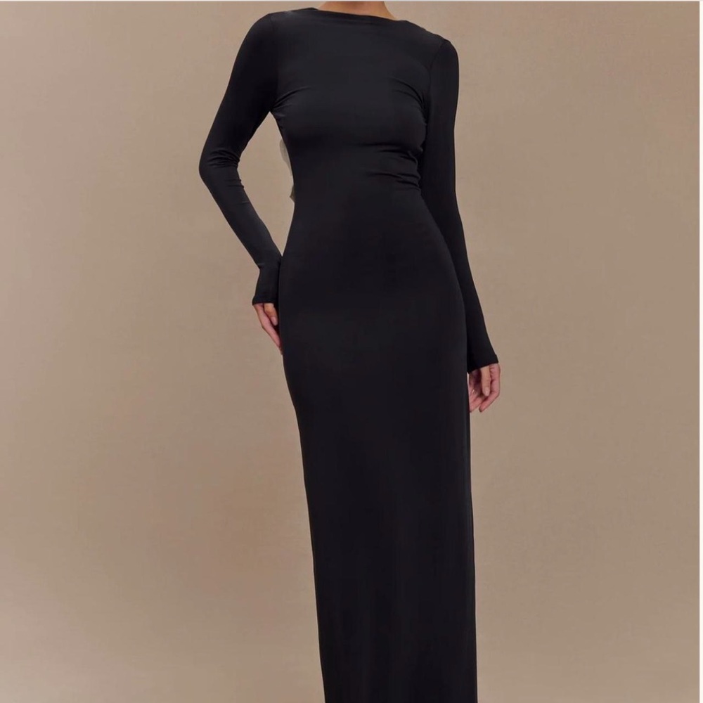 Meshki Elegant Backless Dress with White Bows - Picture 2 of 4